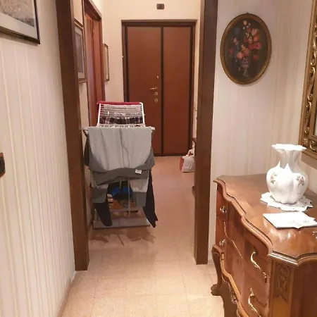 Guest house E: Living And Bedrooms Rome